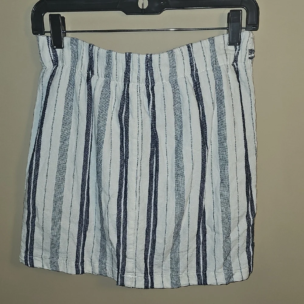 Button-Front Mini Skirt with Waist Tie in Navy & White